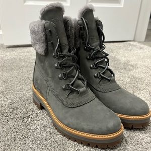 Like new Timberland boots.
